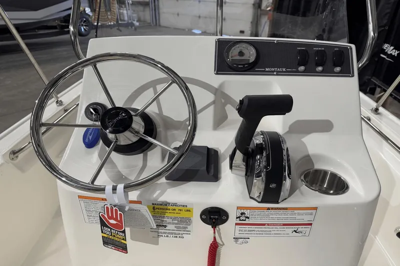 Slide: The Image of Boston Whaler 150 Montauk 2025 - 17