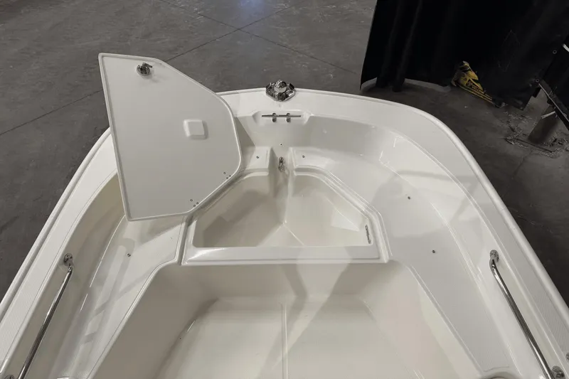 Slide: The Image of Boston Whaler 150 Montauk 2025 - 25