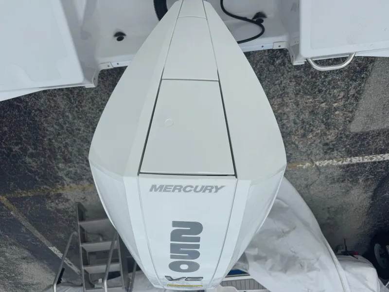 Slide: The Image of Top view of a 2023 Wellcraft 222 Fisherman with a Mercury outboard engine. - 24
