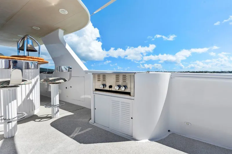 Slide: The Image of Broward 110 Envision - Flybridge Deck - 52