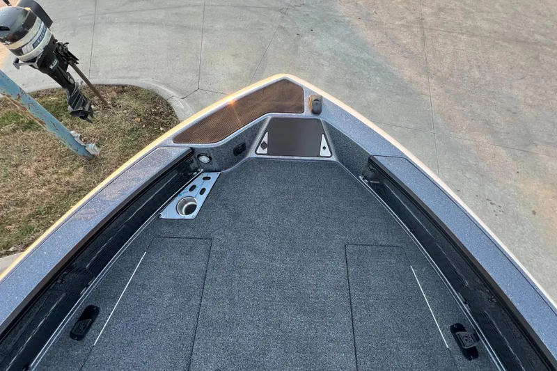 Slide: The Image of 2025 Lund 219 Pro-V GL boat deck, featuring spacious layout and modern design. - 18