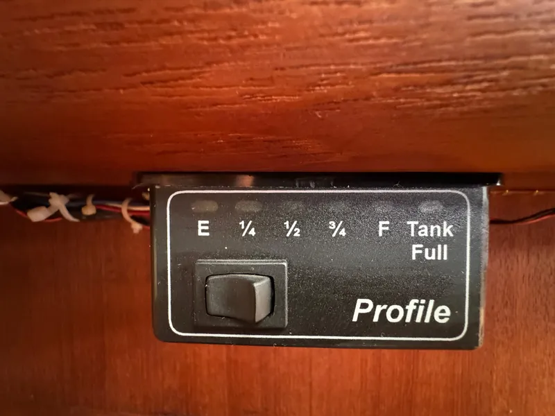 Slide: The Image of Hunter Legend 35.5 1992 - 62