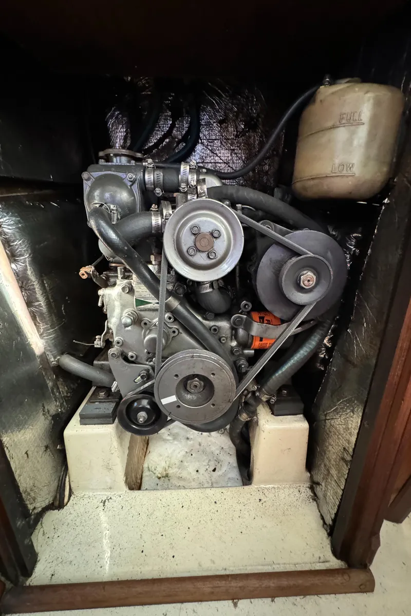 Slide: The Image of Hunter Legend 35.5 1992 - 76