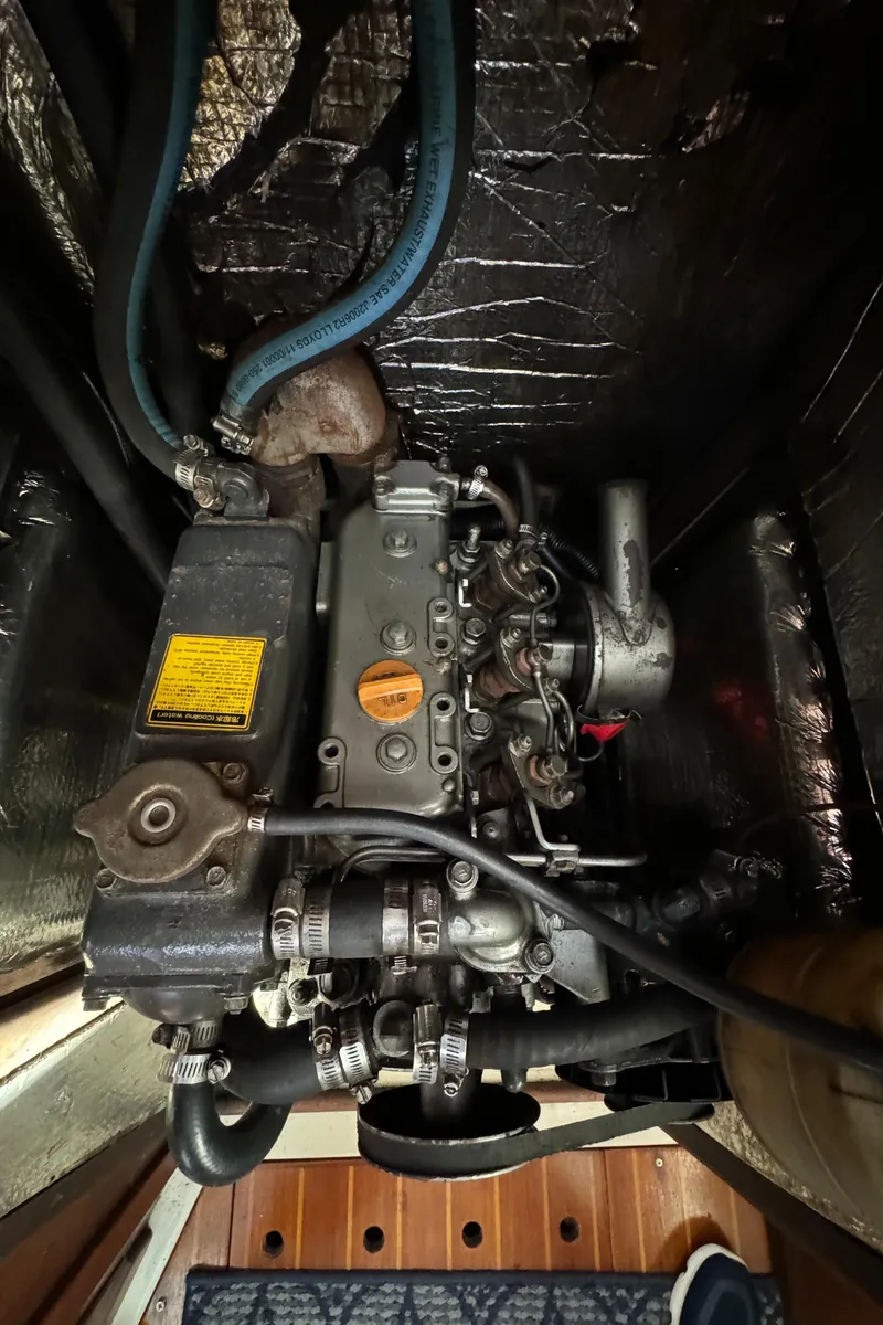 Slide: The Image of Hunter Legend 35.5 1992 - 77