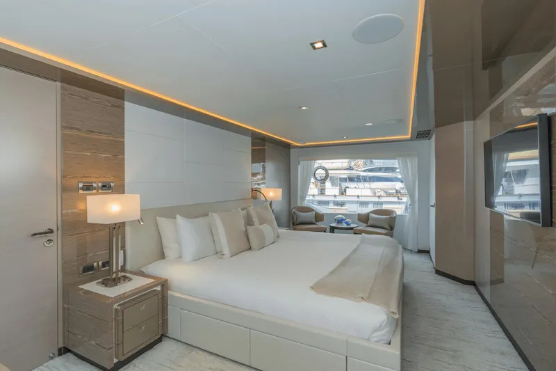 Slide: The Image of Ocean Alexander 30R 2022 - 13