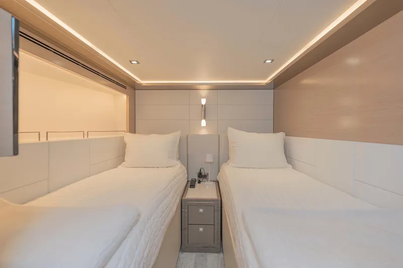 Slide: The Image of Ocean Alexander 30R 2022 - 22