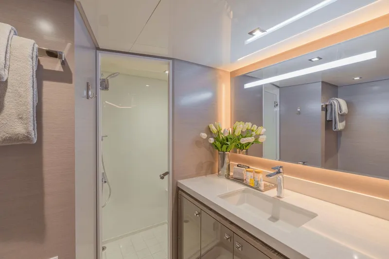 Slide: The Image of Ocean Alexander 30R 2022 - 25