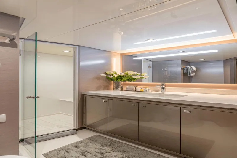 Slide: The Image of Ocean Alexander 30R 2022 - 26