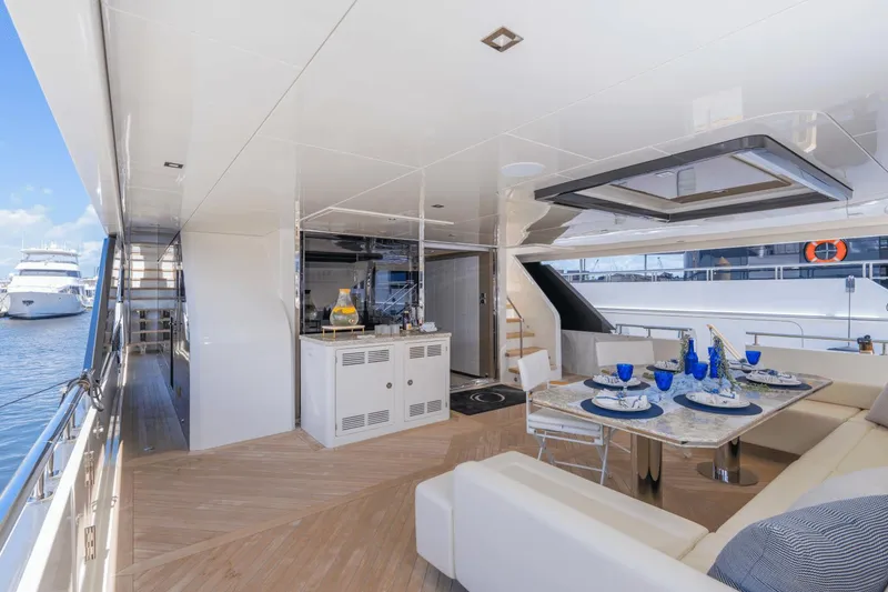 Slide: The Image of Ocean Alexander 30R 2022 - 3