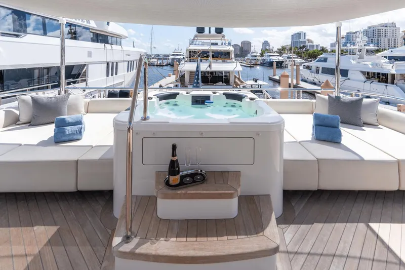 Slide: The Image of Ocean Alexander 30R 2022 - 45