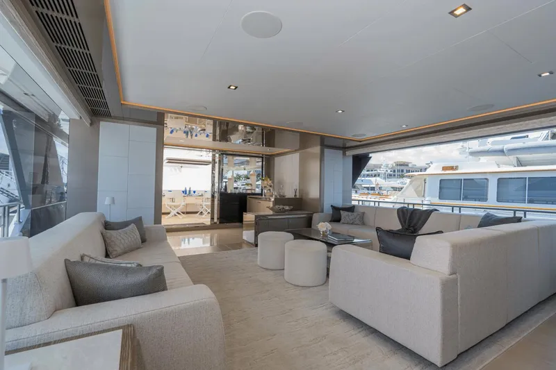 Slide: The Image of Ocean Alexander 30R 2022 - 6