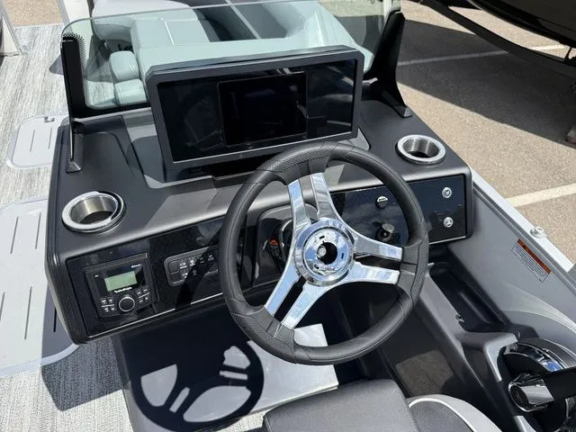 Slide: The Image of Bennington M Quad Bench 24 MFB Tritoon 2025 - 16