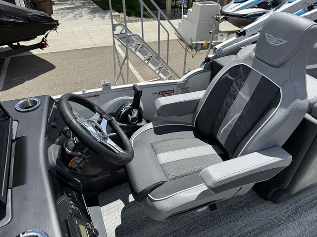 Slide: The Image of Bennington M Quad Bench 24 MFB Tritoon 2025 - 8