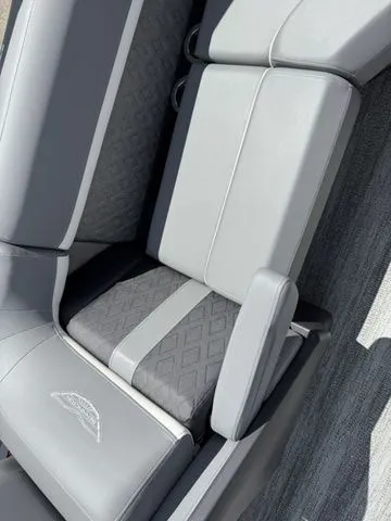 Slide: The Image of Bennington M Quad Bench 24 MFB Tritoon 2025 - 19