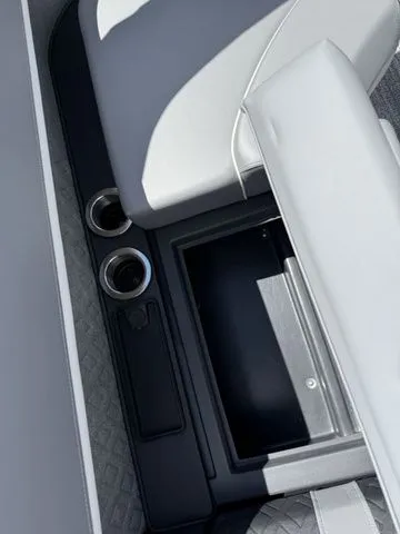 Slide: The Image of Bennington M Quad Bench 24 MFB Tritoon 2025 - 20