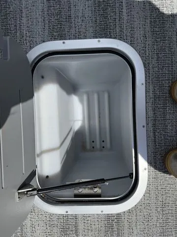 Slide: The Image of Bennington M Quad Bench 24 MFB Tritoon 2025 - 11