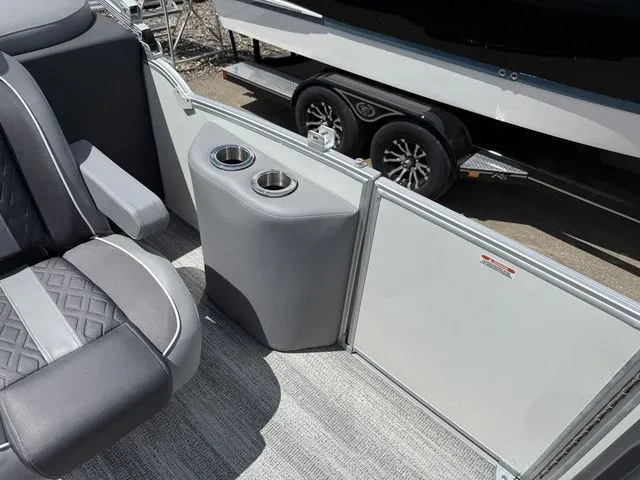 Slide: The Image of Bennington M Quad Bench 24 MFB Tritoon 2025 - 21