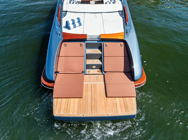 Slide: The Image of Riva 38' Rivamare 2024 - 36