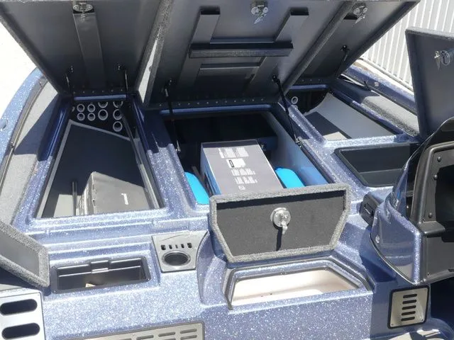 Slide: The Image of Falcon Boats F20 PREDATOR 2025 - 30