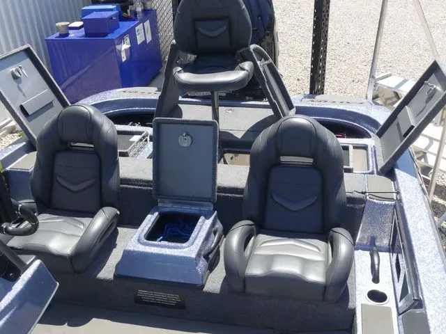 Slide: The Image of Falcon Boats F20 PREDATOR 2025 - 32