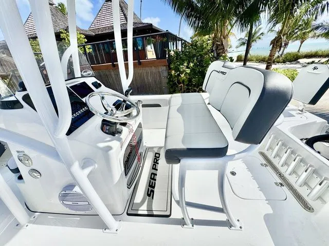 Slide: The Image of Sea Pro 202 Center Console 202CC 202 CC 2025 - 11
