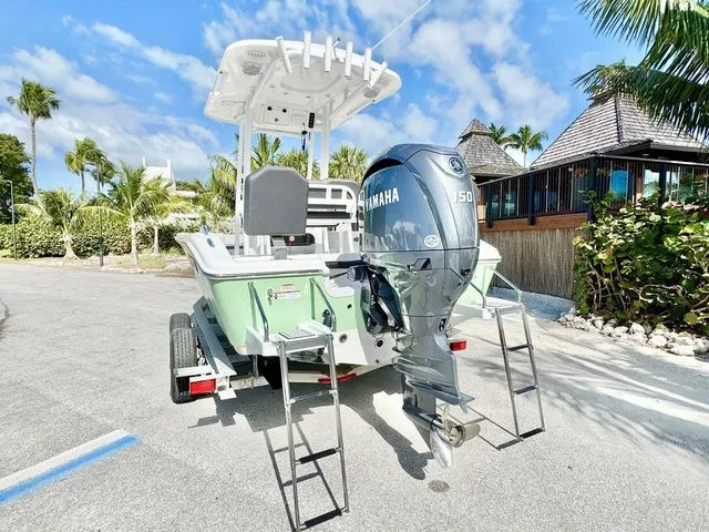 Slide: The Image of Sea Pro 202 Center Console 202CC 202 CC 2025 - 3