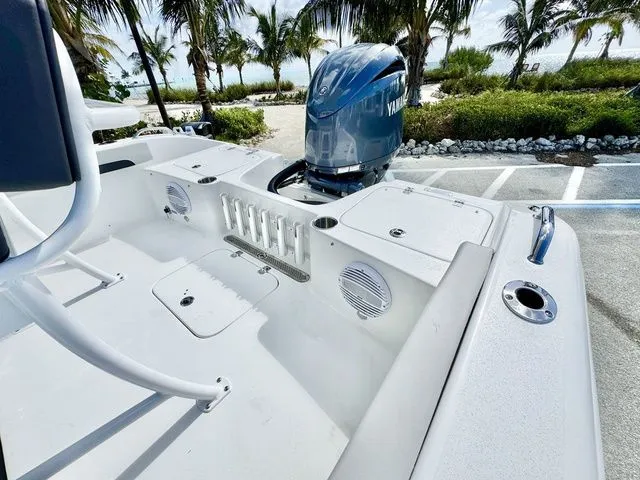 Slide: The Image of Sea Pro 202 Center Console 202CC 202 CC 2025 - 7