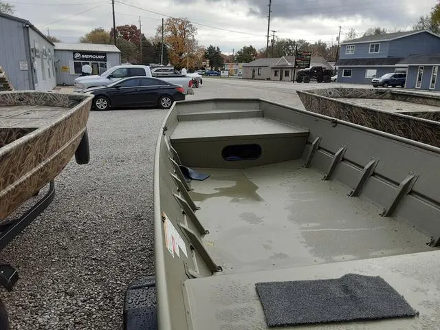 Slide: The Image of Lowe L1648MT AURA 2025 - 3