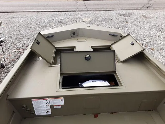 Slide: The Image of Lowe Roughneck RX1860 Rambler 2025 - 10