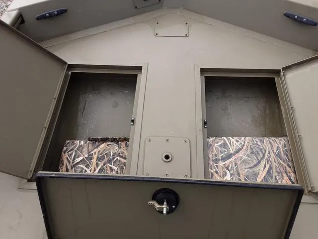 Slide: The Image of Lowe Roughneck RX1860 Rambler 2025 - 11