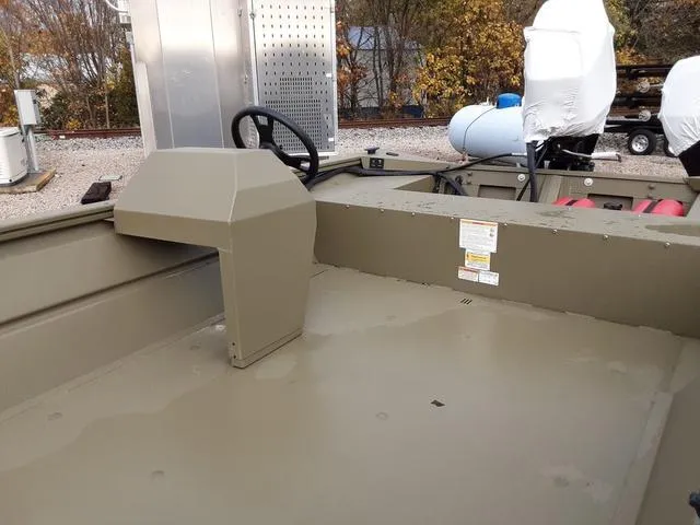 Slide: The Image of Lowe Roughneck RX1860 Rambler 2025 - 4