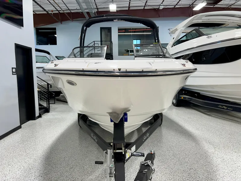 Slide: The Image of Sea Ray SPX 210 2025 - 50