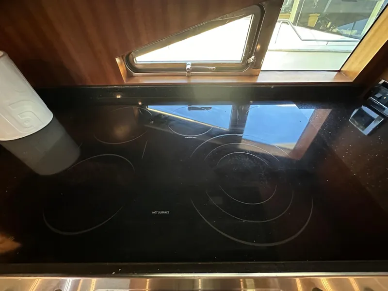 Slide: The Image of Stovetop on 2007 Horizon 73 Motor Yacht with window view. - 28