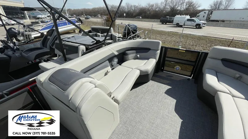 Slide: The Image of Barletta Cabrio 22U 2025 - 23