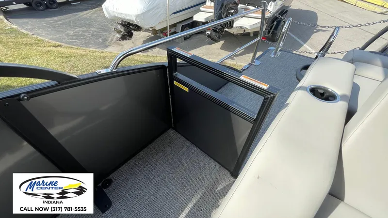 Slide: The Image of Barletta Cabrio 22U 2025 - 9