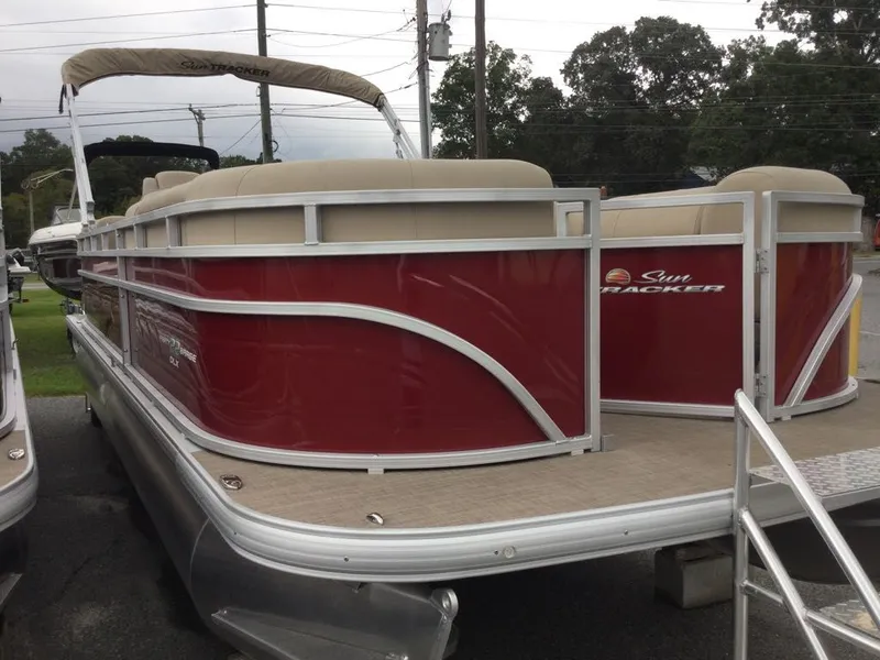 The Image of Sun Tracker Party Barge 22 DLX 2025 - 1