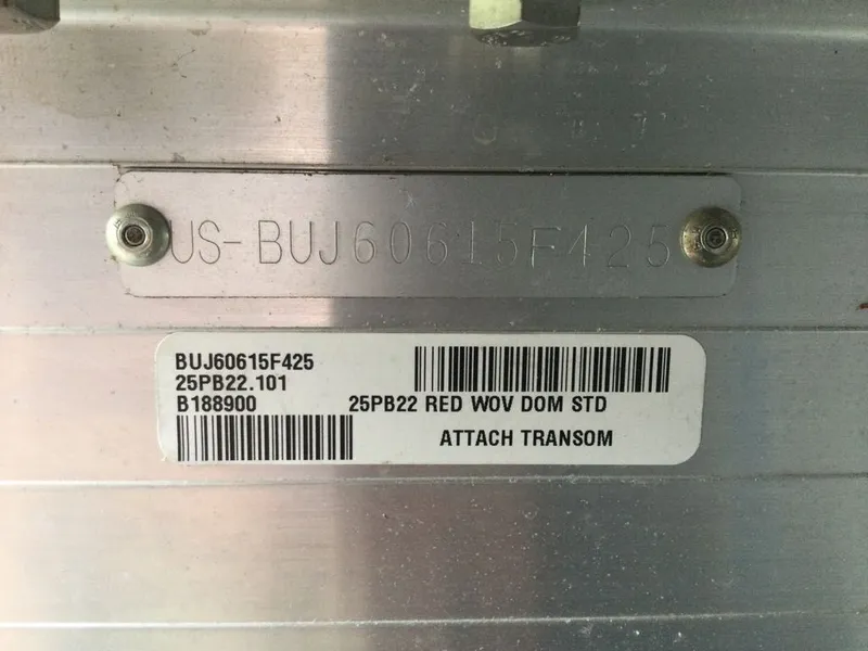 Slide: The Image of Sun Tracker Party Barge 22 DLX 2025 - 16