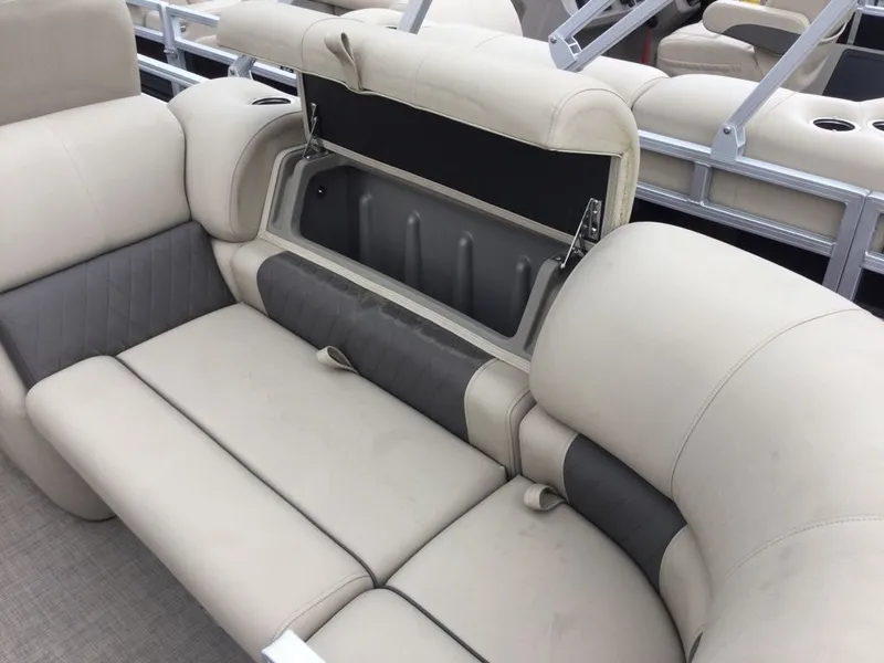 Slide: The Image of Sun Tracker Party Barge 22 DLX 2025 - 3