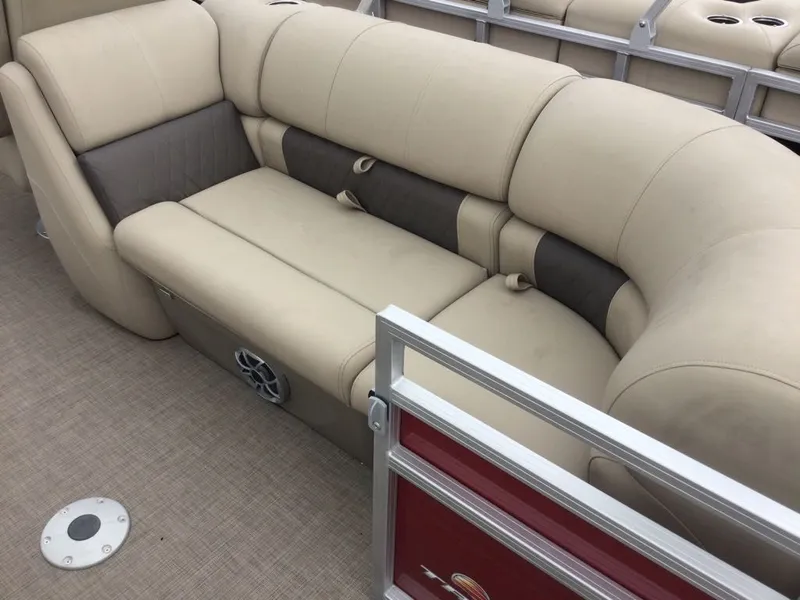 Slide: The Image of Sun Tracker Party Barge 22 DLX 2025 - 5