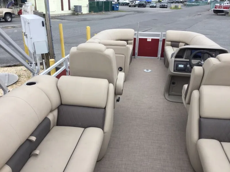 Slide: The Image of Sun Tracker Party Barge 22 DLX 2025 - 7