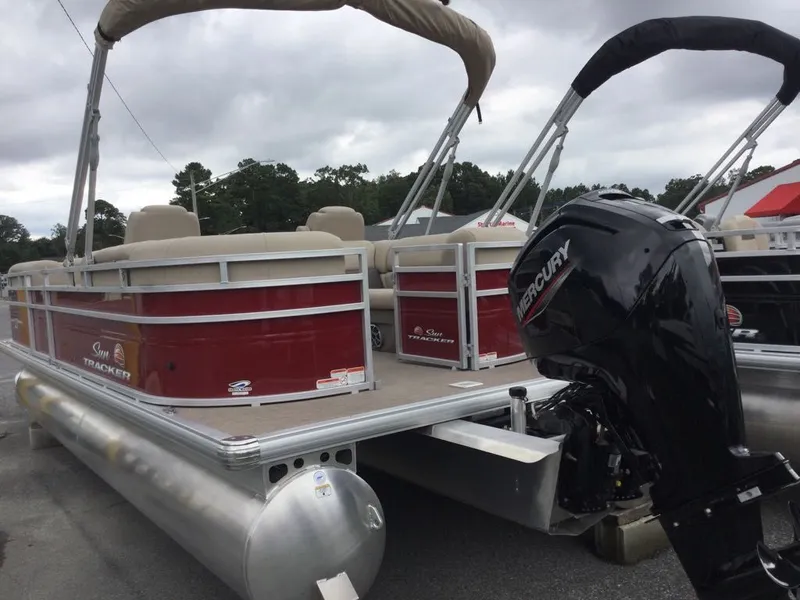 Slide: The Image of Sun Tracker Party Barge 22 DLX 2025 - 8