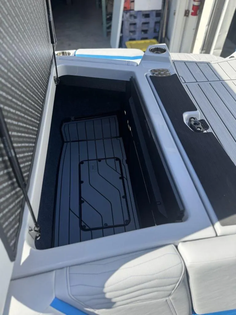 Slide: The Image of Nautique Super Air Nautique G23 2025 - 11