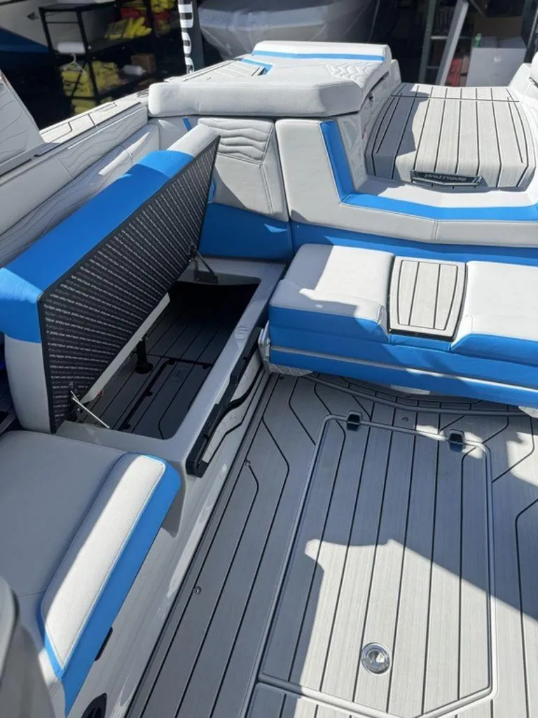 Slide: The Image of Nautique Super Air Nautique G23 2025 - 22