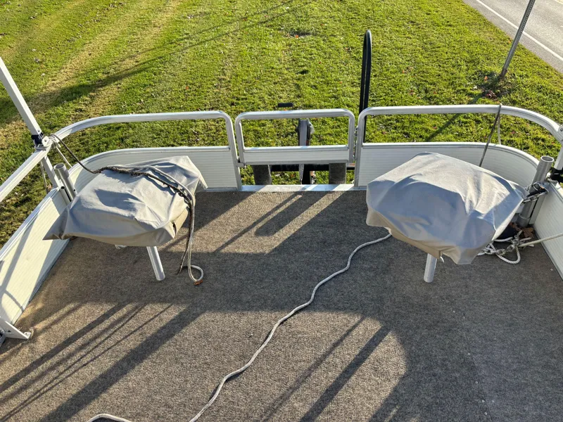 Slide: The Image of 1996 Harris-Kayot Classic 240 O/B boat deck with covered seats and railing. - 8