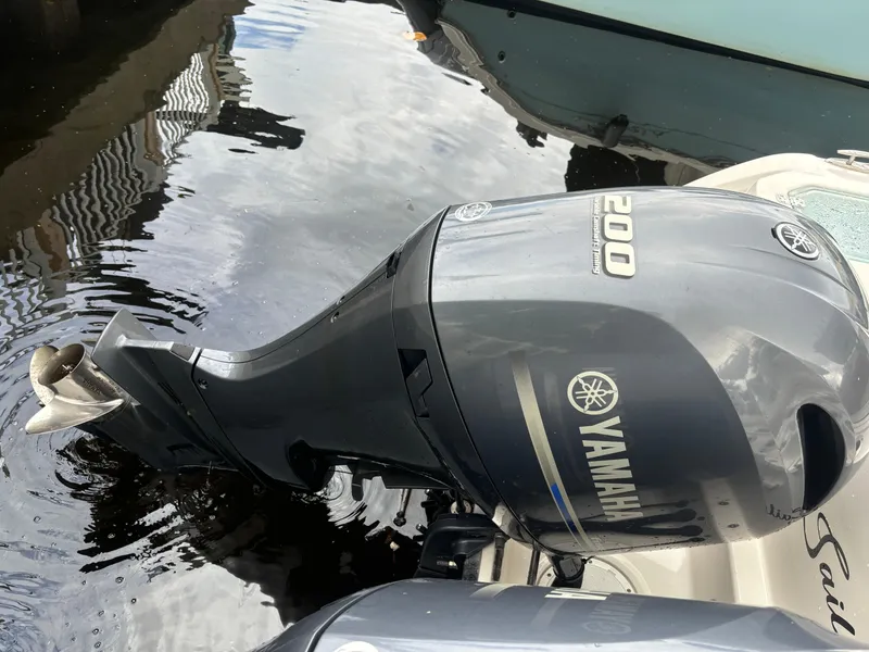 Slide: The Image of Yamaha 200 outboard motor on 2023 Sailfish 272 CC boat. - 8