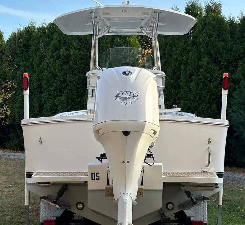 Slide: The Image of 2016 Regulator 23 Forward Seating boat with Yamaha 300 V6 engine, rear view. - 2