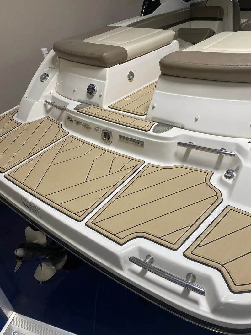 Slide: The Image of 2013 Sea Ray 270 SLX boat stern with stainless steel propeller. - 4