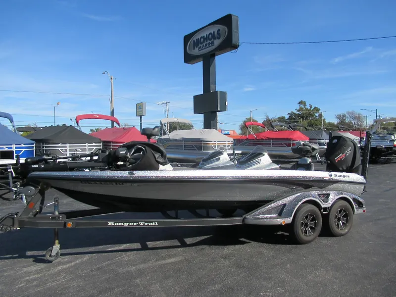 Slide: The Image of 2016 Ranger Z520C bass boat on trailer at dealership. - 1