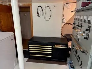 Slide: The Image of Laundry room with washer, dryer, and storage in a 2000 Expedition custom model. - 31