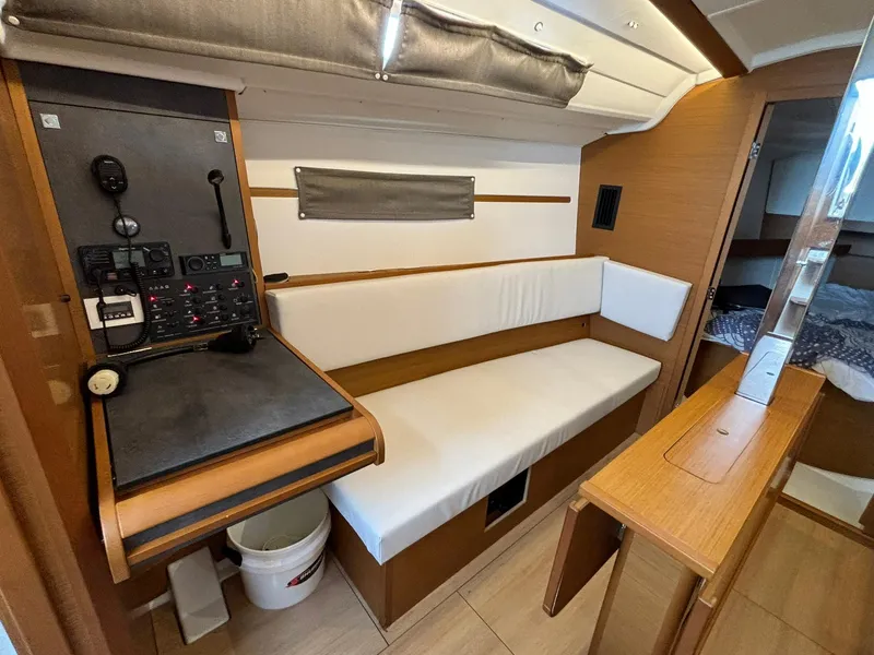 Slide: The Image of Port Settee - 4